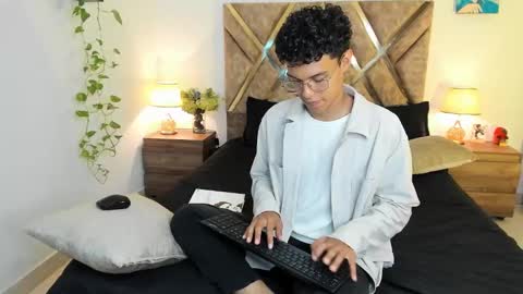 Nickolas Muoz online show from 10-29-25, 09:16