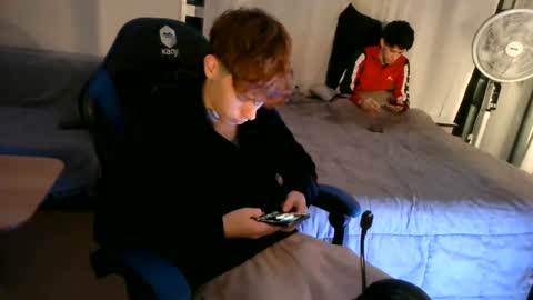 Snapshot of nickvox_ chatting on 06-23-26, 01:25 nickvox_ online show from 06-23-26, 01:25