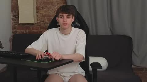 Nicki  Danny online show from 04-10-26, 05:39