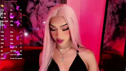 Snapshot of nickynoa chatting on 07-17-26, 06:09 Nicky online show from 07-17-26, 06:09