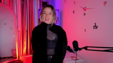 Snapshot of nickywindsor chatting on 05-14-26, 10:05 Nicky online show from 05-14-26, 10:05