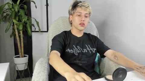 Nico  online show from 11-05-25, 04:34