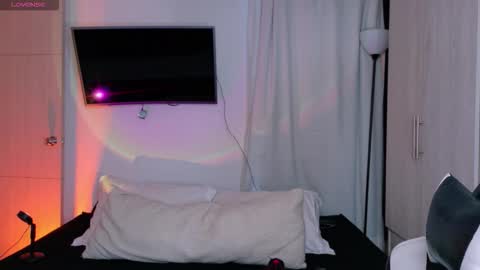 Snapshot of nicocruzz chatting on 09-10-25, 11:10 Nico Cruz online show from 09-10-25, 11:10