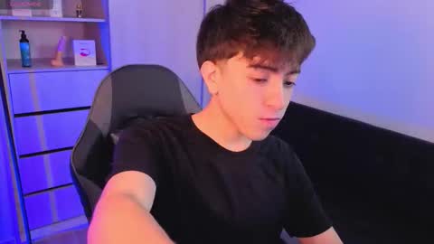 Nicolas online show from 09-24-25, 07:39