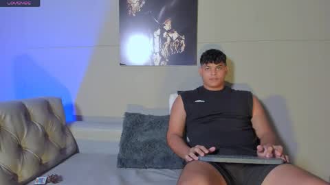 Snapshot of nicol_and_thiago_212 chatting on 05-23-26, 11:31 nicol_and_thiago_212 online show from 05-23-26, 11:31