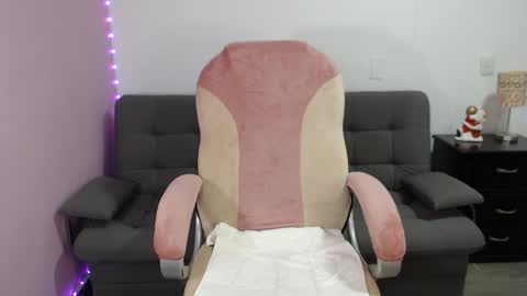 nicole Storm online show from 11-23-25, 11:04