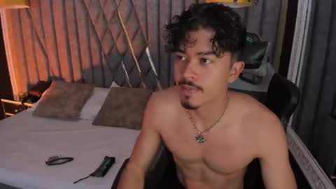 Snapshot of nicolaikarav chatting on 06-25-26, 01:04 Nicolai online show from 06-25-26, 01:04
