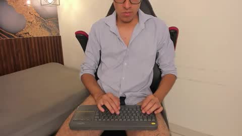 nicolasfine online show from 12-01-25, 05:40