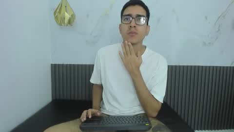 nicolasfine online show from 01-10-26, 12:07