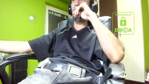 L. Nicolas online show from 12-16-25, 05:34