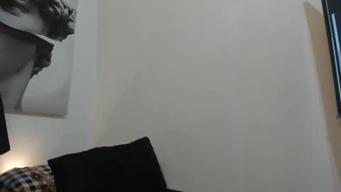 Snapshot of nicolasmuscle chatting on 12-20-24, 01:58 Andres online show from 12-20-24, 01:58