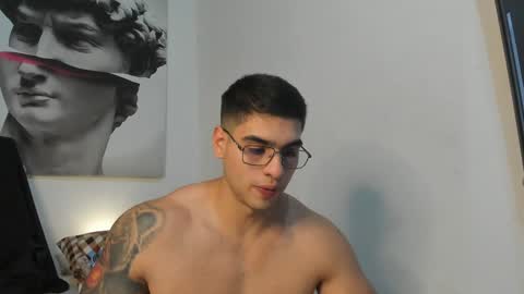 Snapshot of nicolasmuscle chatting on 01-12-25, 09:29 Andres online show from 01-12-25, 09:29
