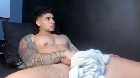 Snapshot of nicolasmuscle chatting on 10-20-25, 05:41 Andres online show from 10-20-25, 05:41