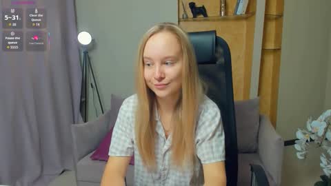 Snapshot of nicolavanderbie chatting on 11-20-25, 07:24 Nicoletta online show from 11-20-25, 07:24