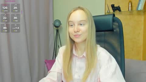 Snapshot of nicolavanderbie chatting on 11-25-25, 07:03 Nicoletta online show from 11-25-25, 07:03