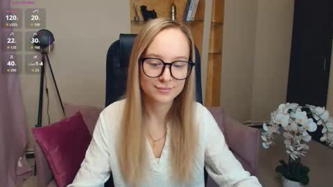 Snapshot of nicolavanderbie chatting on 11-28-25, 07:05 Nicoletta online show from 11-28-25, 07:05