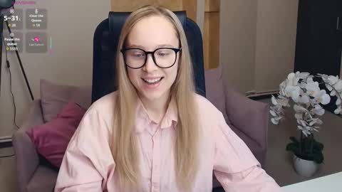 Snapshot of nicolavanderbie chatting on 11-30-25, 07:18 Nicoletta online show from 11-30-25, 07:18