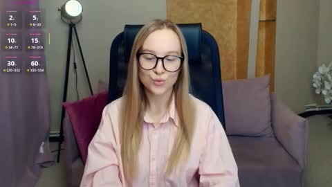 Snapshot of nicolavanderbie chatting on 12-13-25, 07:53 Nicoletta online show from 12-13-25, 07:53