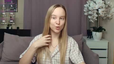 Snapshot of nicolavanderbie chatting on 12-20-25, 07:32 Nicoletta online show from 12-20-25, 07:32