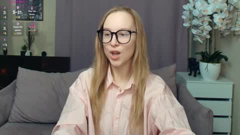 Snapshot of nicolavanderbie chatting on 12-21-25, 07:10 Nicoletta online show from 12-21-25, 07:10