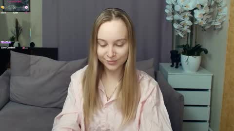 Snapshot of nicolavanderbie chatting on 01-08-26, 07:05 Nicoletta online show from 01-08-26, 07:05