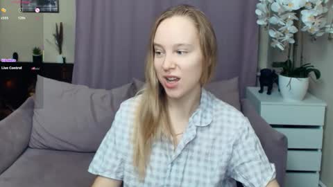 Snapshot of nicolavanderbie chatting on 01-18-26, 06:55 Nicoletta online show from 01-18-26, 06:55