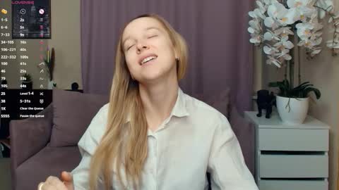 Snapshot of nicolavanderbie chatting on 02-09-26, 07:51 Nicoletta online show from 02-09-26, 07:51