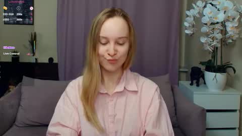 Snapshot of nicolavanderbie chatting on 02-22-26, 07:45 Nicoletta online show from 02-22-26, 07:45