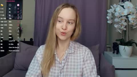 Snapshot of nicolavanderbie chatting on 03-01-26, 06:54 Nicoletta online show from 03-01-26, 06:54