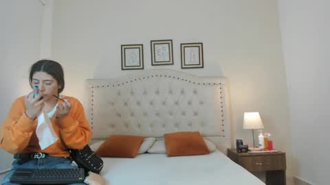 Nicole  Adam online show from 01-22-25, 01:00