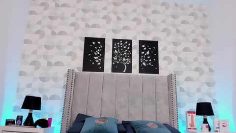 Nicole  Adam online show from 01-30-25, 01:10