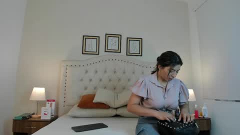 Nicole  Adam online show from 02-19-25, 12:33