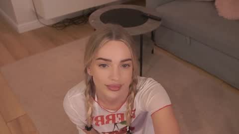 Snapshot of nicole_blueberry chatting on 07-03-26, 08:37 Nicole online show from 07-03-26, 08:37