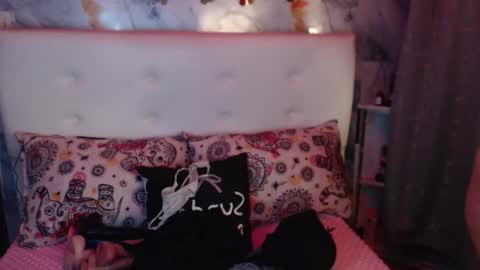 Snapshot of nicole_lewlls chatting on 02-20-26, 10:38 Nicole online show from 02-20-26, 10:38