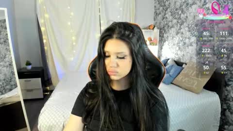 My name is Nicole. I m completely new here online show from 12-19-25, 07:04