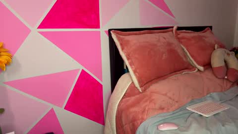 Nicole online show from 09-29-25, 04:17