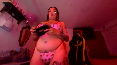 Snapshot of nicole_wc chatting on 07-18-26, 04:05 Nicole online show from 07-18-26, 04:05
