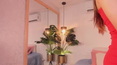 Snapshot of nicole_whitee chatting on 02-24-26, 08:29 N A T A L I A online show from 02-24-26, 08:29