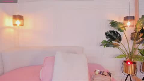 N A T A L I A online show from 04-17-26, 08:01