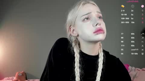 Mary online show from 10-26-25, 03:40