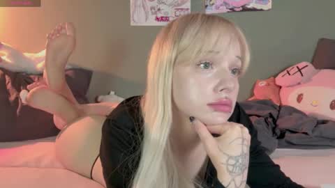 Snapshot of nicole_yo chatting on 05-15-26, 10:50 Mary online show from 05-15-26, 10:50