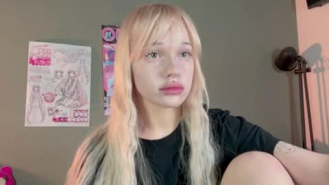 Snapshot of nicole_yo chatting on 05-19-26, 01:56 Mary online show from 05-19-26, 01:56