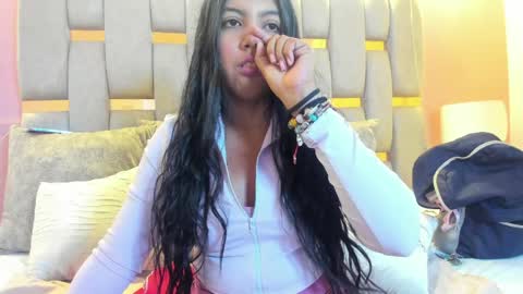 nicolee_fisherr online show from 04-10-26, 06:18