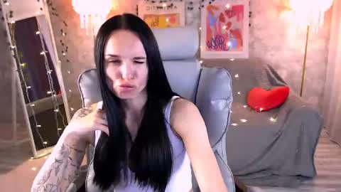 Snapshot of nicolemerz chatting on 06-18-26, 03:38 Nicole online show from 06-18-26, 03:38
