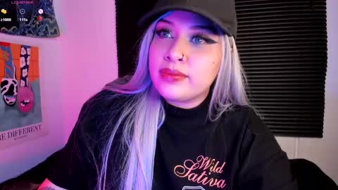 Snapshot of nicoleozzyy chatting on 02-22-25, 03:23 Nico online show from 02-22-25, 03:23