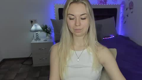 NicoleStunning online show from 05-13-26, 06:33