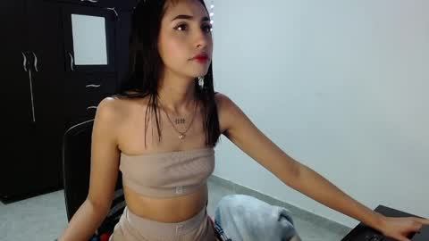 Nicole online show from 04-15-26, 09:37