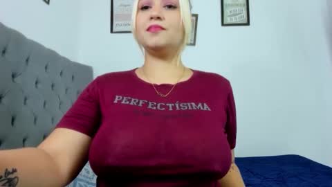 Snapshot of nicolewind_ chatting on 09-27-25, 01:05 ELIZABETH online show from 09-27-25, 01:05