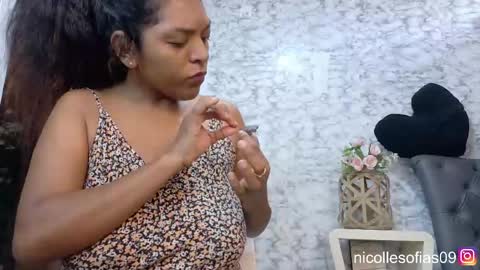 Snapshot of nicolle4 chatting on 06-07-26, 05:27 nicolle4 online show from 06-07-26, 05:27