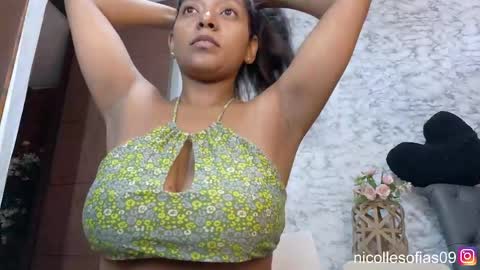 Snapshot of nicolle4 chatting on 06-08-26, 04:29 nicolle4 online show from 06-08-26, 04:29